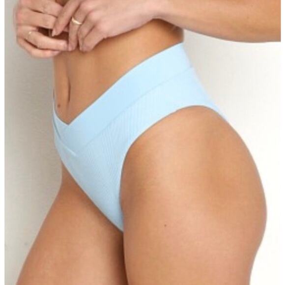 L Space Sky Blue Court Bitsy Bikini Bottom S NWT - Picture 2 of 3